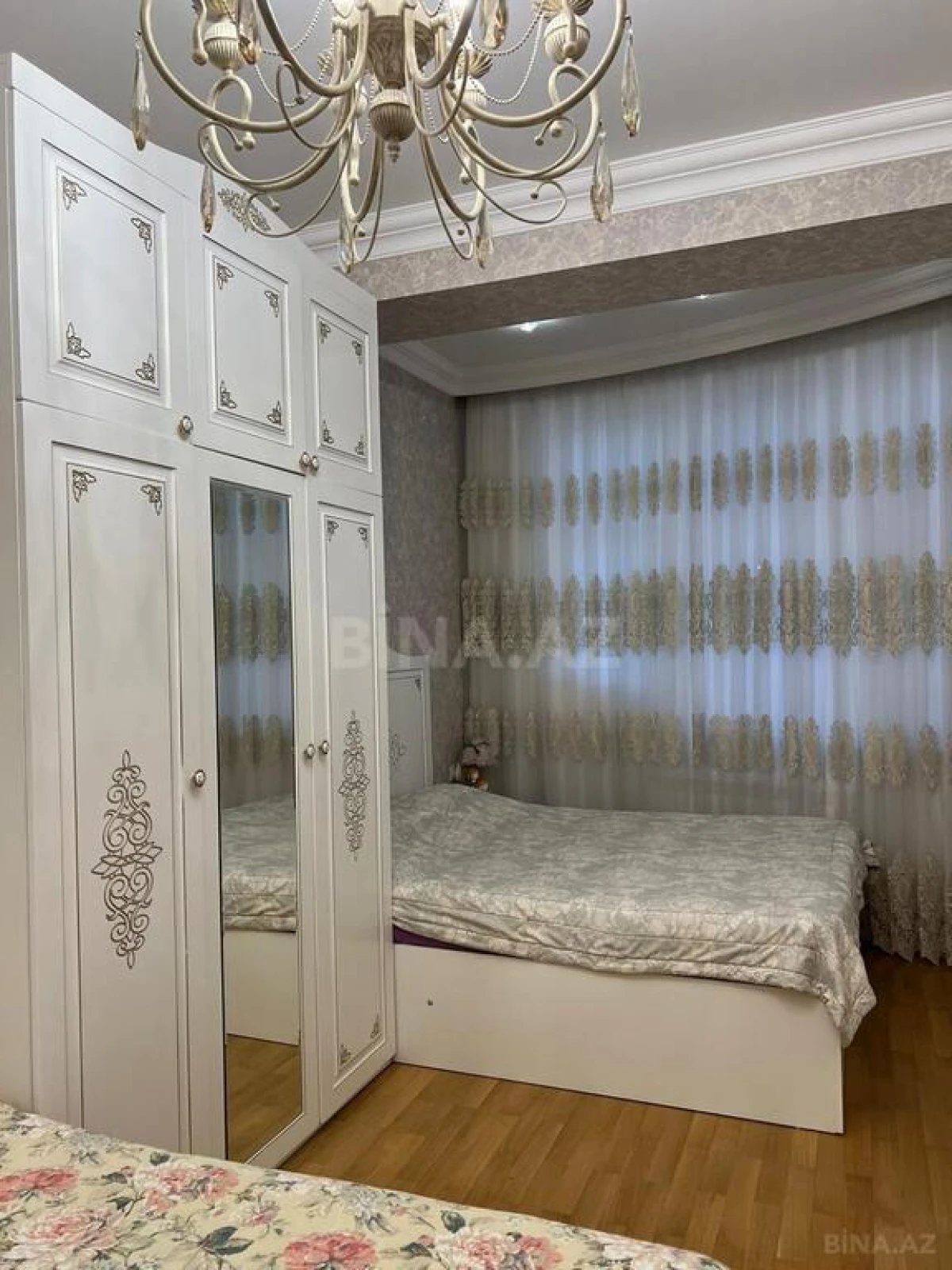 Satılır 3 otaqlı mənzil 122 m²