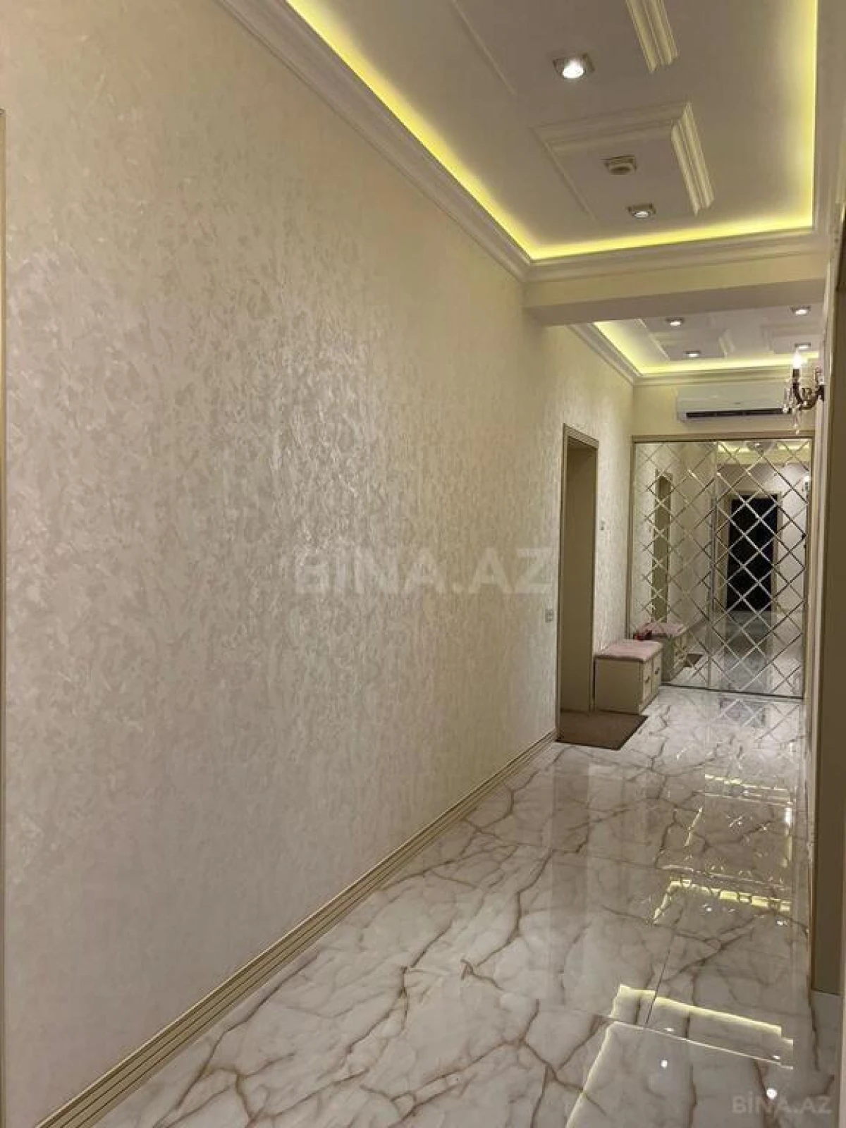 Satılır 3 otaqlı mənzil 122 m²