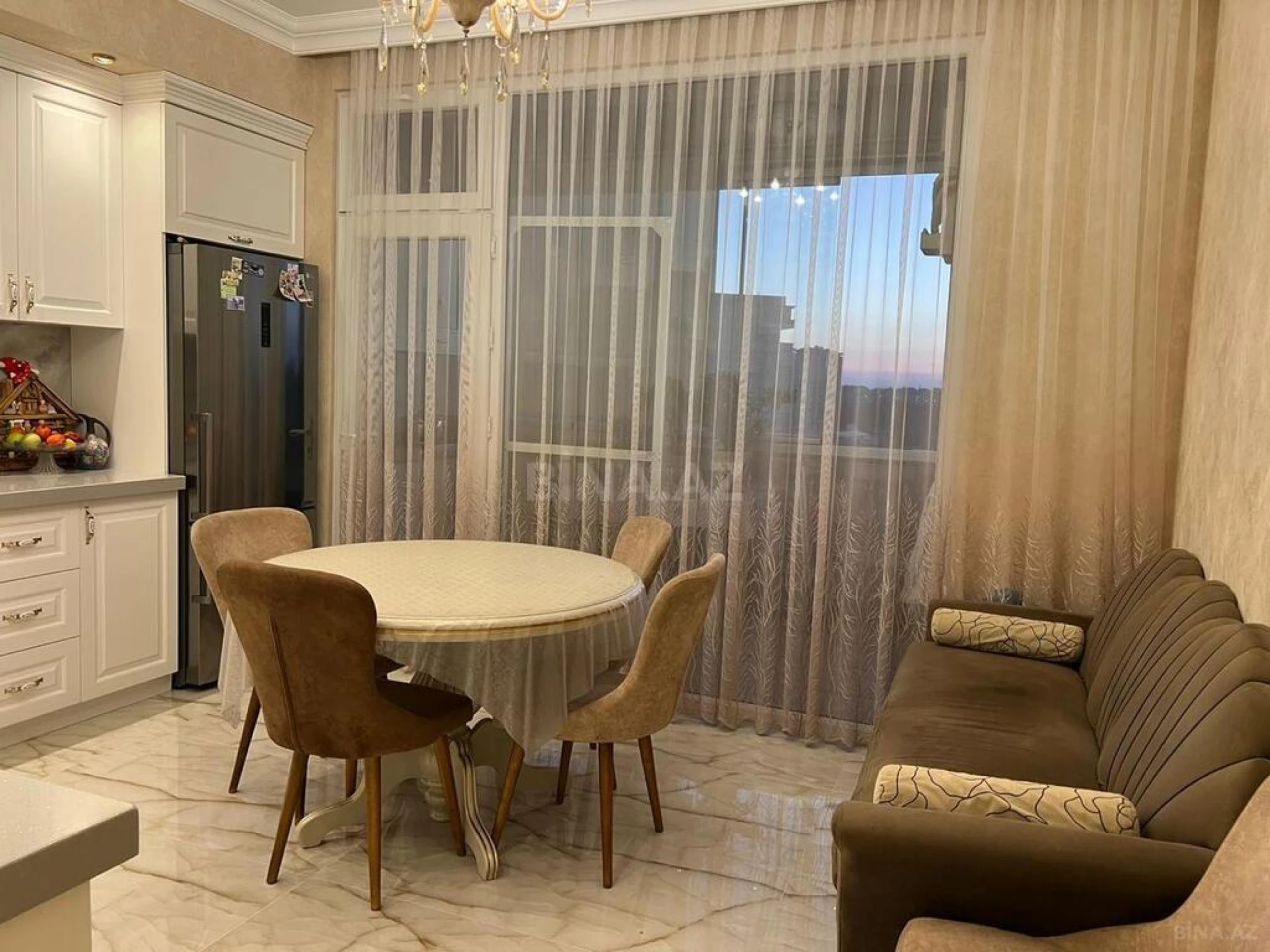 Satılır 3 otaqlı mənzil 122 m²
