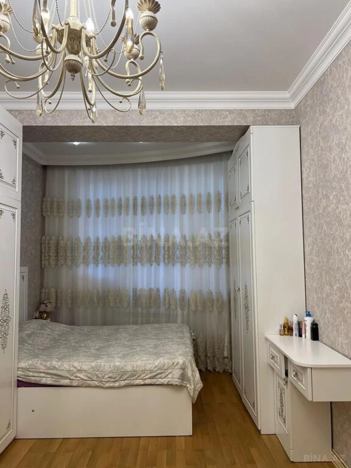Satılır 3 otaqlı mənzil 122 m²