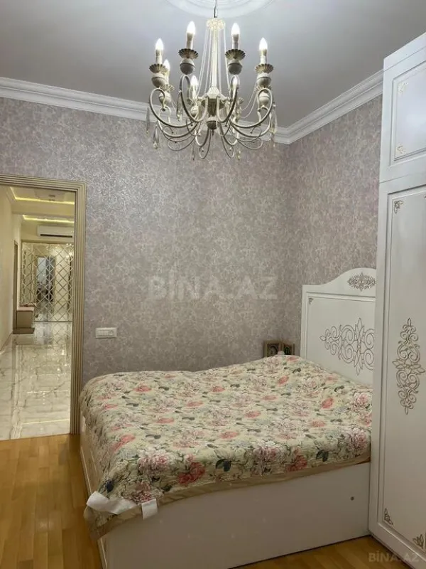 Satılır 3 otaqlı mənzil 122 m²