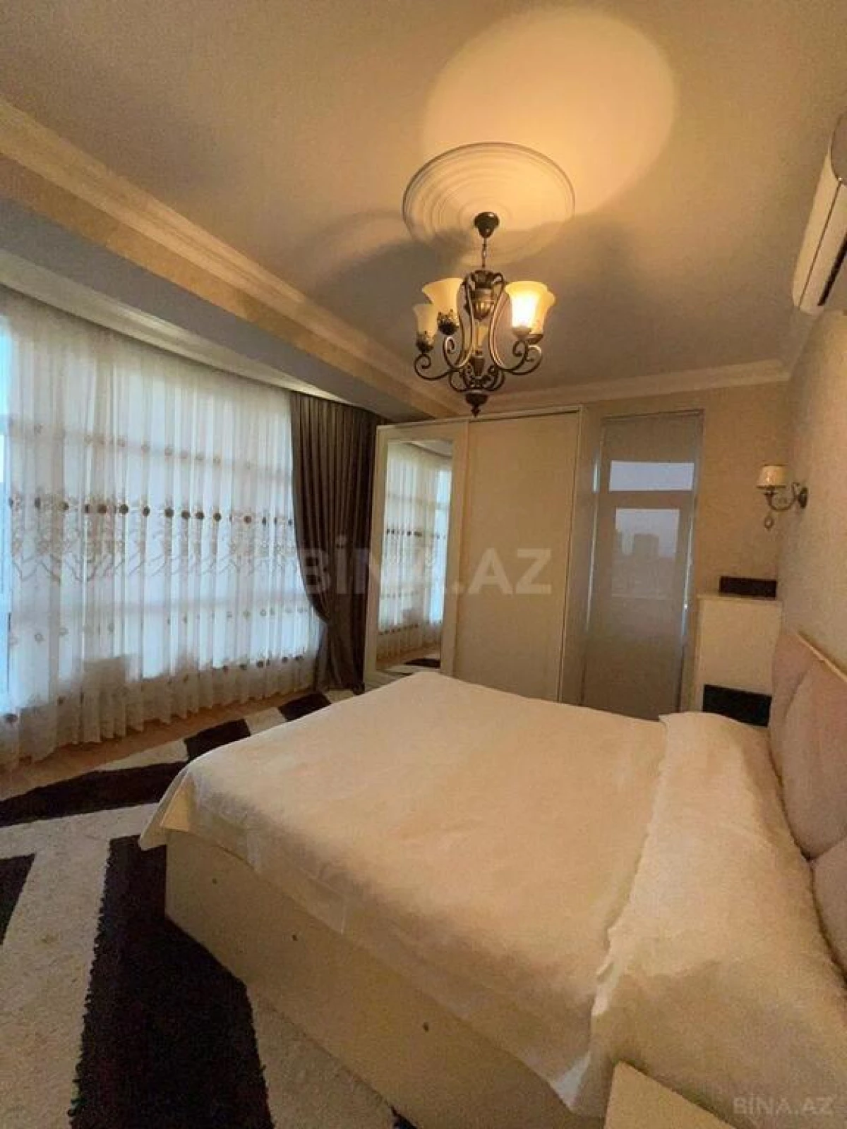 Satılır 3 otaqlı mənzil 122 m²