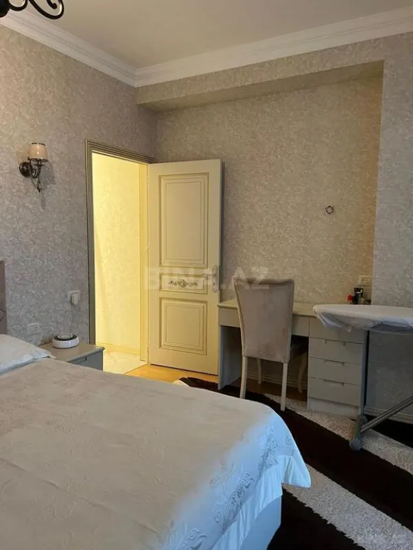 Satılır 3 otaqlı mənzil 122 m²