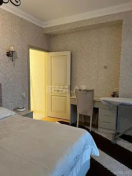 Satılır 3 otaqlı mənzil 122 m²