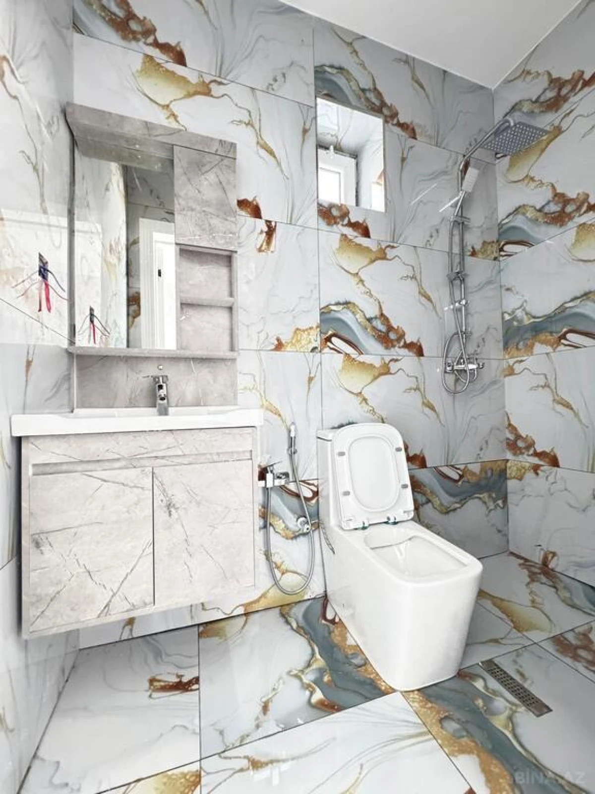 Satılır 4 otaqlı həyət evi 140 m²