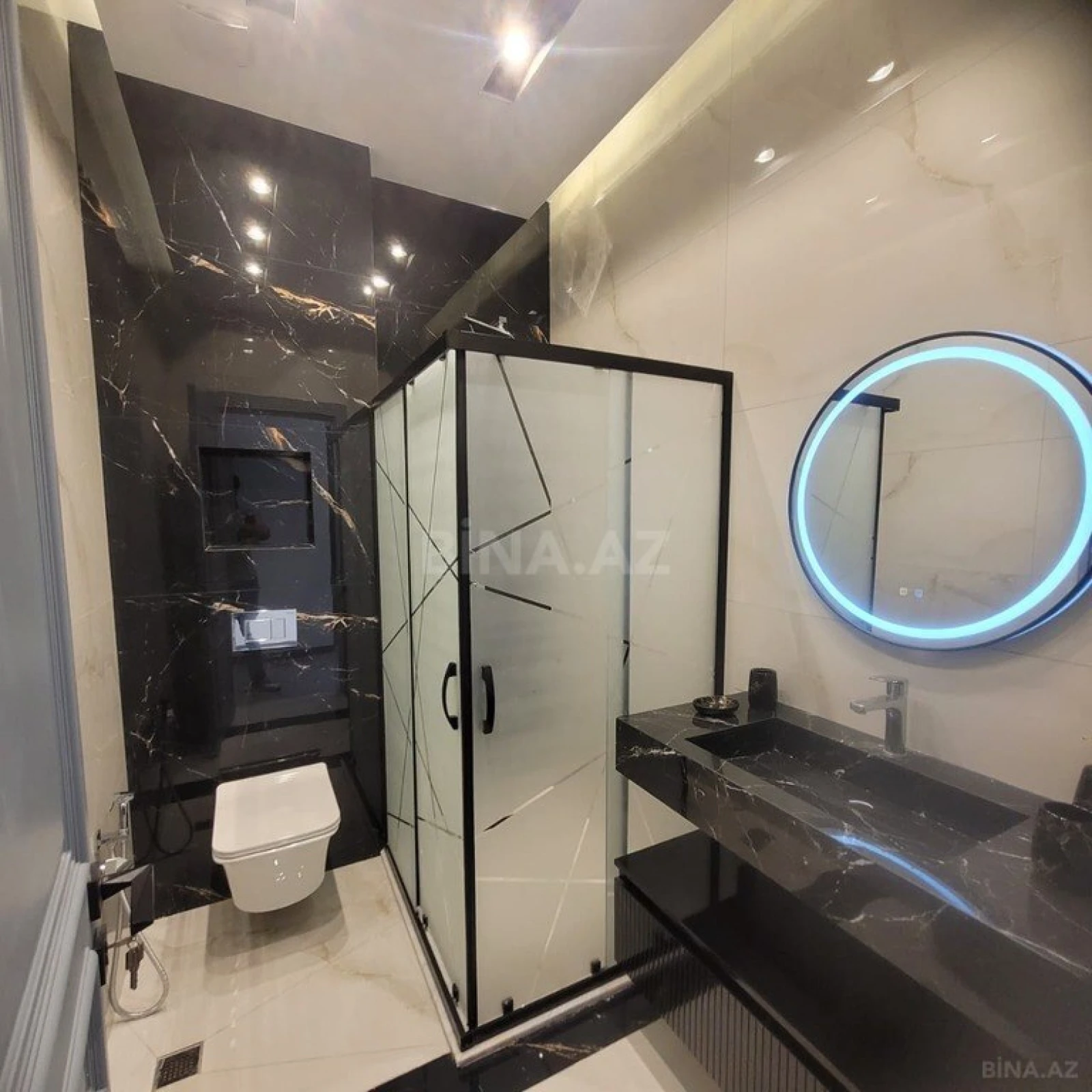 Satılır 4 otaqlı həyət evi 200 m²