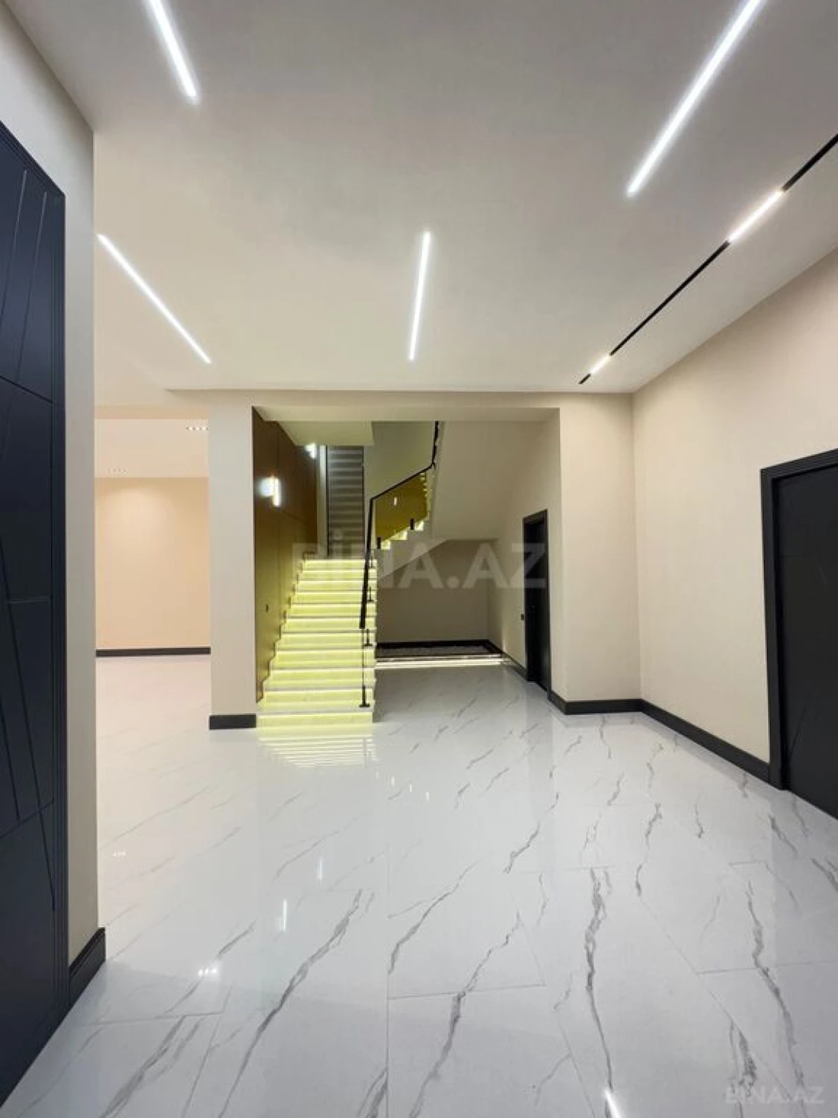 Satılır 6 otaqlı həyət evi 450 m²