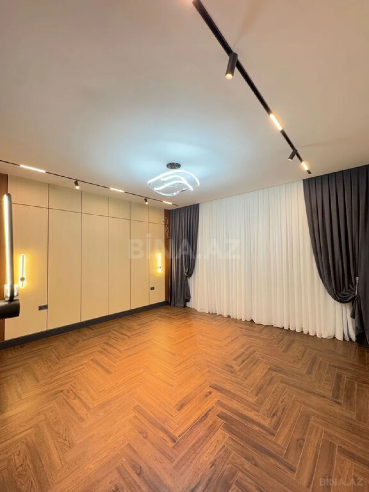 Satılır 6 otaqlı həyət evi 450 m²