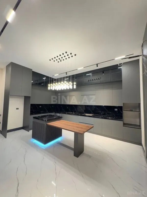 Satılır 6 otaqlı həyət evi 450 m²