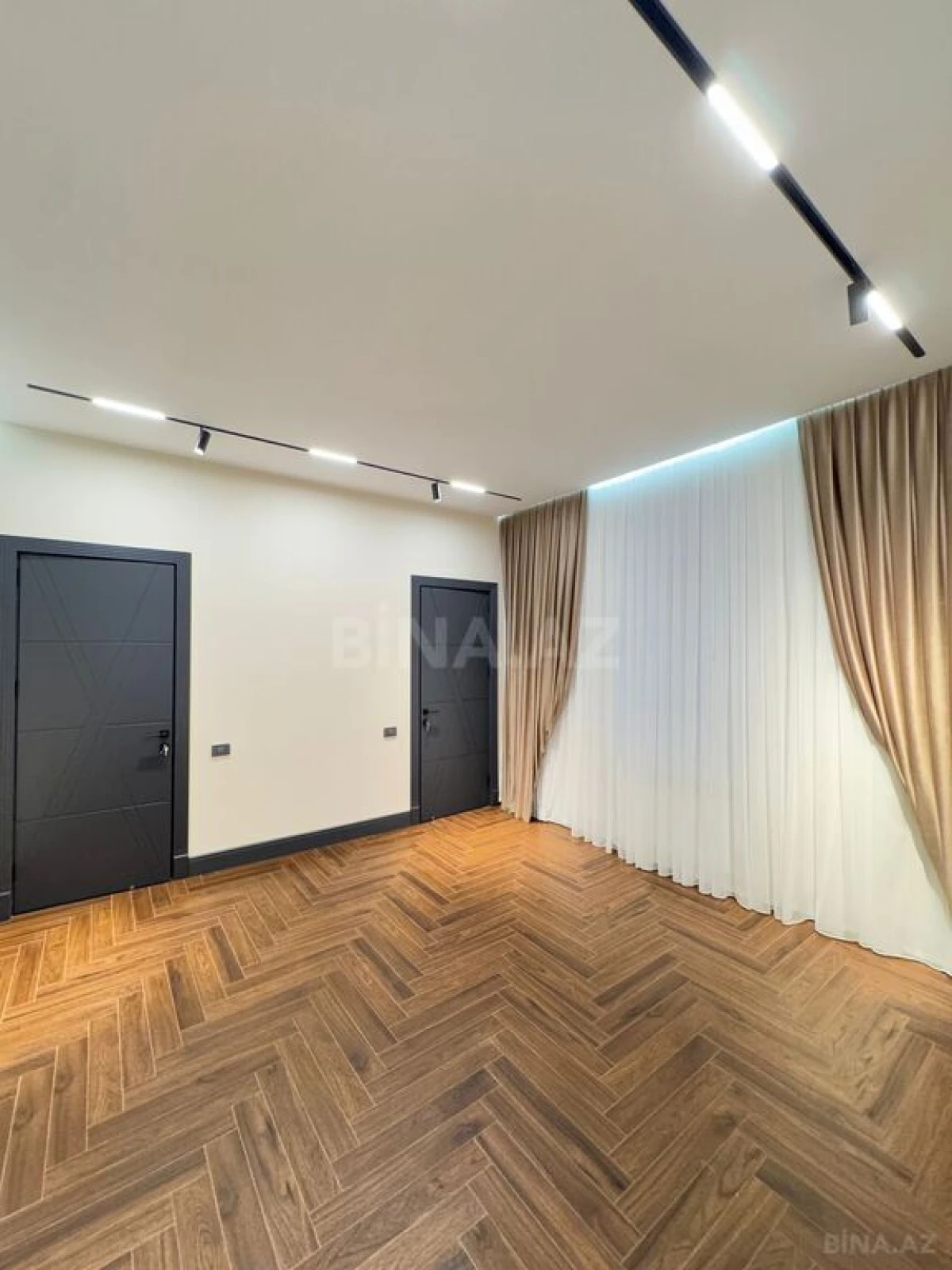Satılır 6 otaqlı həyət evi 450 m²
