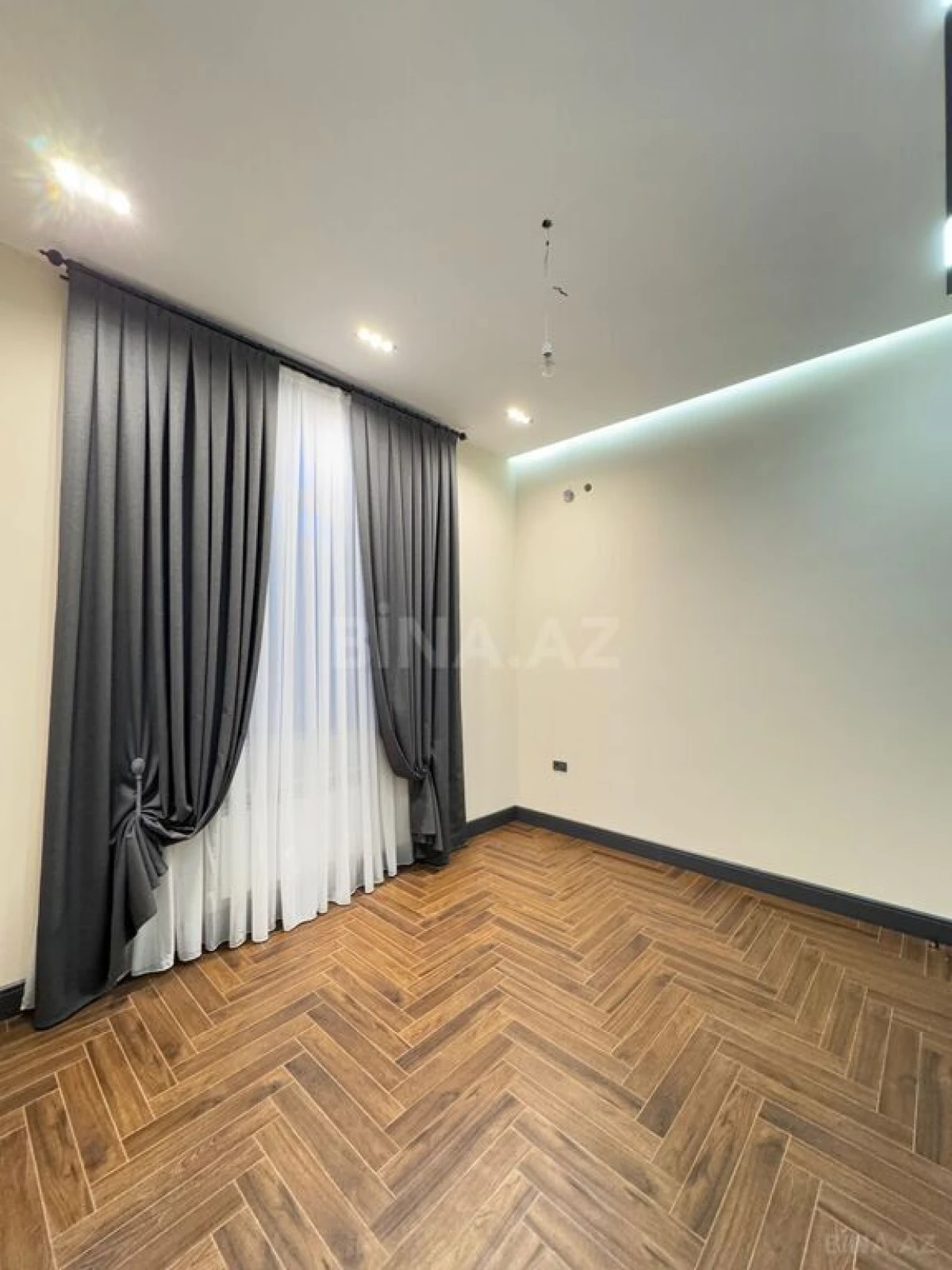 Satılır 6 otaqlı həyət evi 450 m²