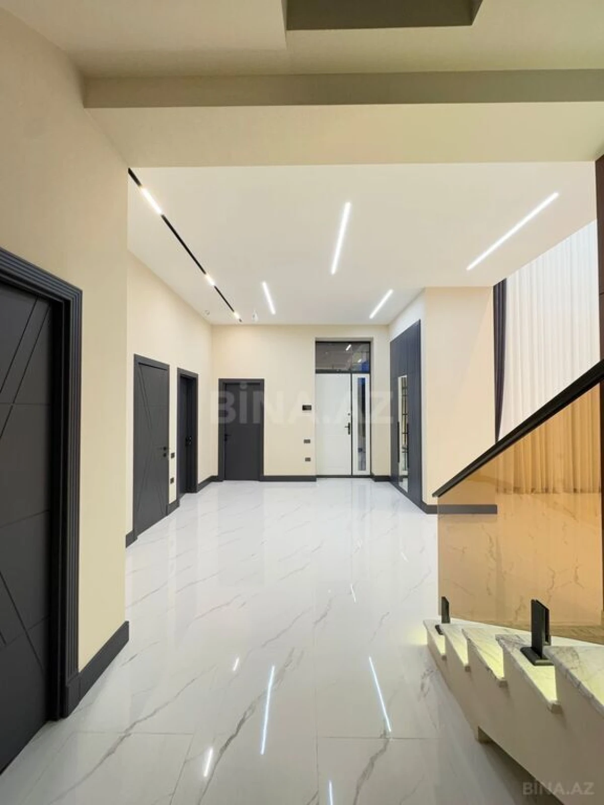 Satılır 6 otaqlı həyət evi 450 m²