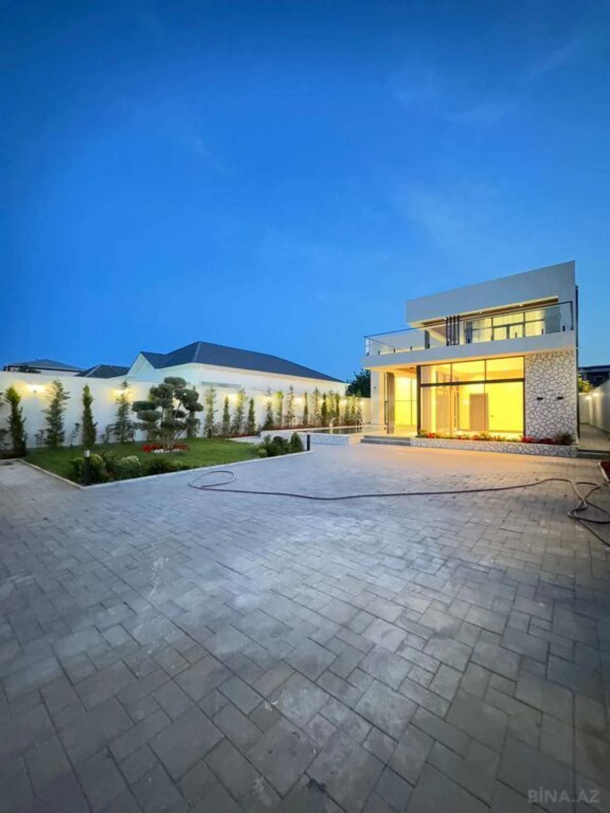 Satılır 6 otaqlı həyət evi 450 m²