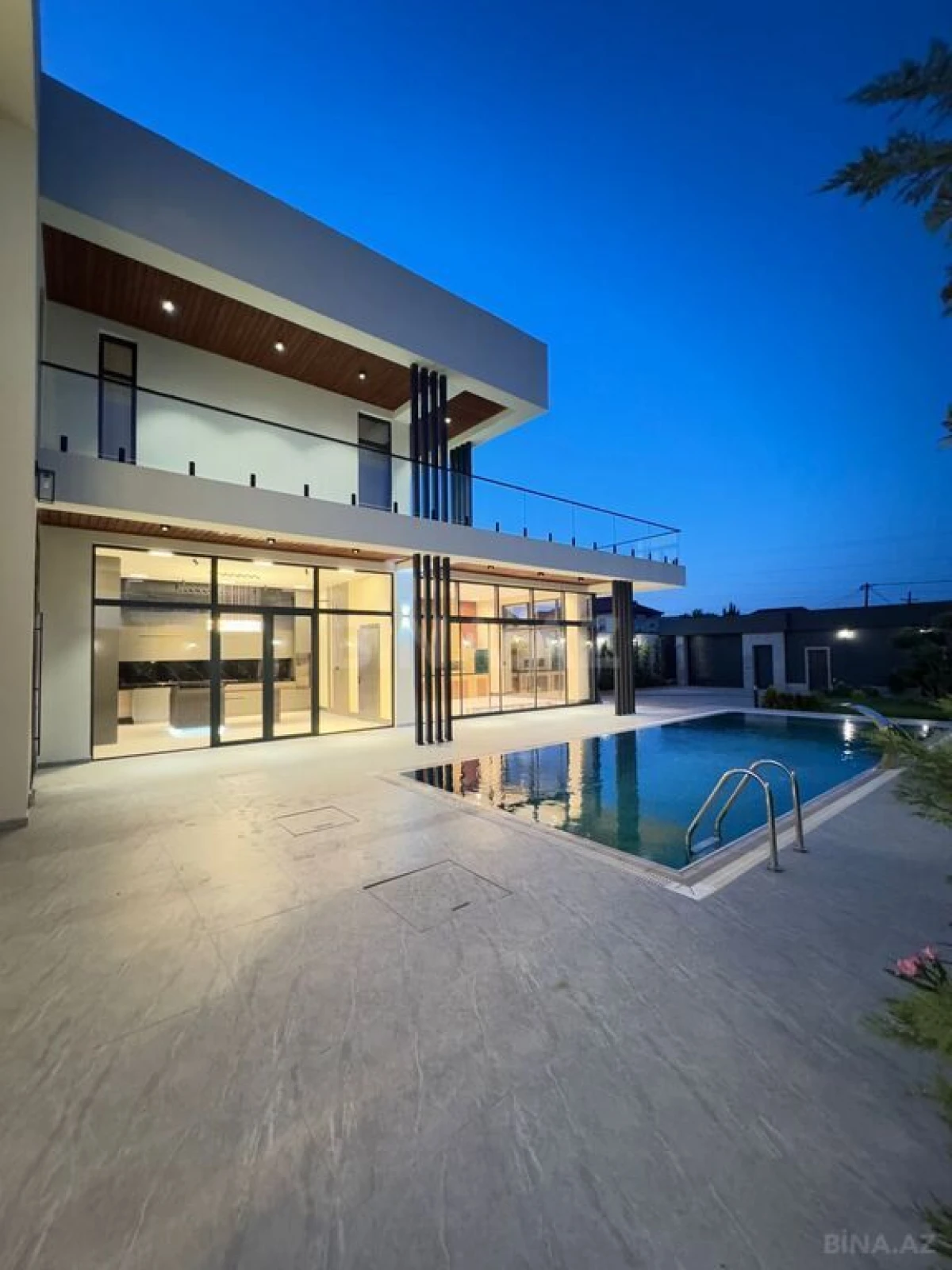 Satılır 6 otaqlı həyət evi 450 m²