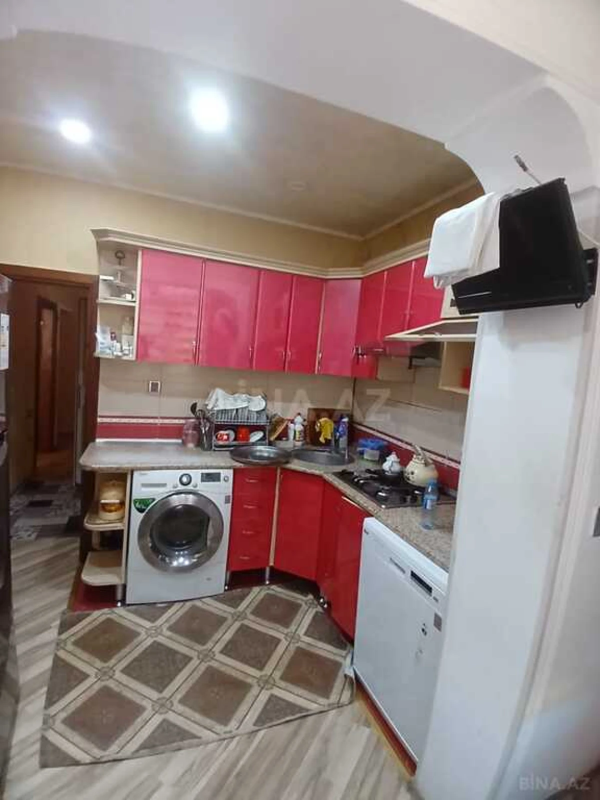 Satılır 5 otaqlı mənzil 130 m²