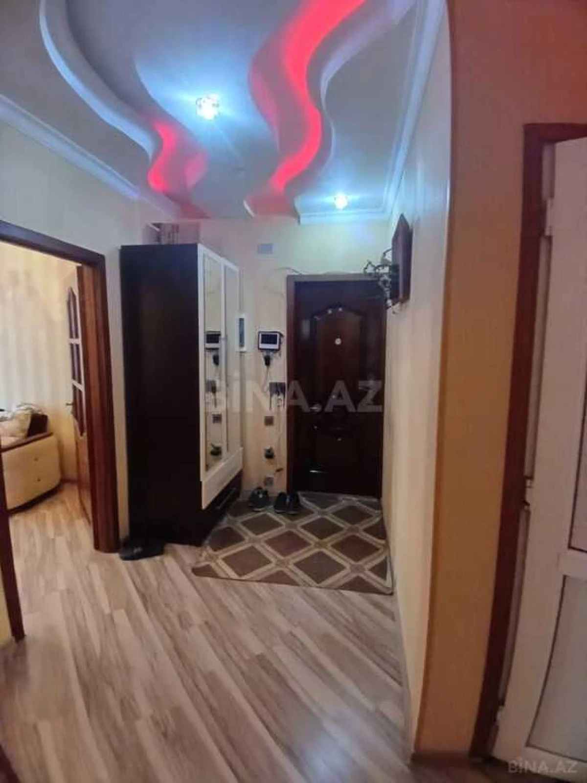 Satılır 5 otaqlı mənzil 130 m²