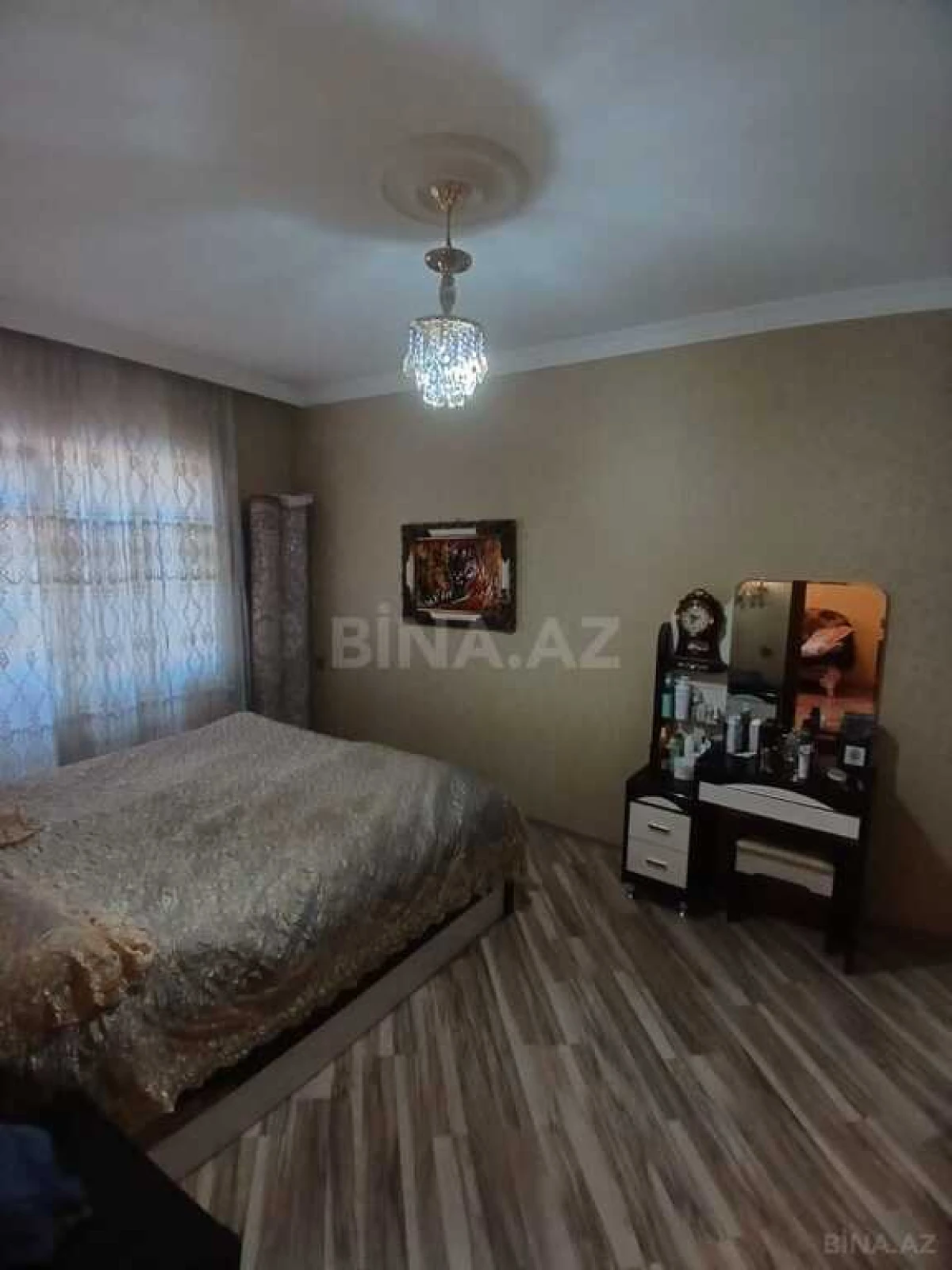 Satılır 5 otaqlı mənzil 130 m²