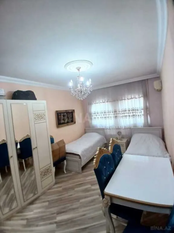 Satılır 5 otaqlı mənzil 130 m²