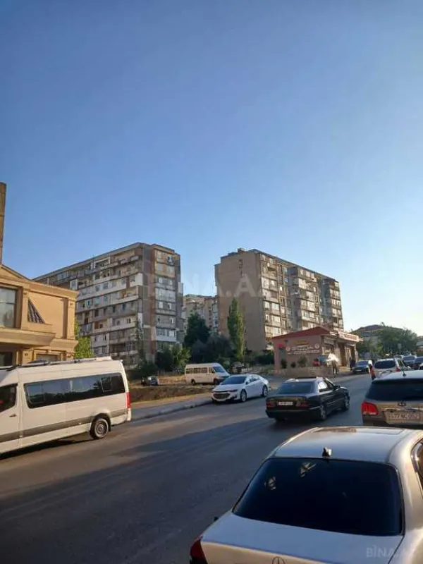 Satılır 5 otaqlı mənzil 130 m²
