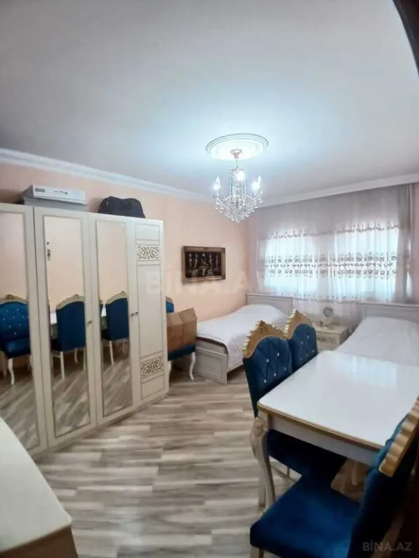 Satılır 5 otaqlı mənzil 130 m²
