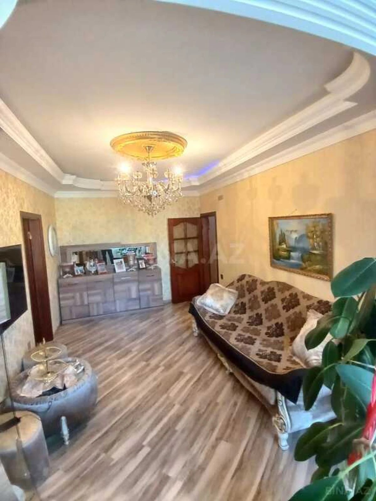 Satılır 5 otaqlı mənzil 130 m²