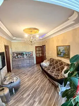 Satılır 5 otaqlı mənzil 130 m²