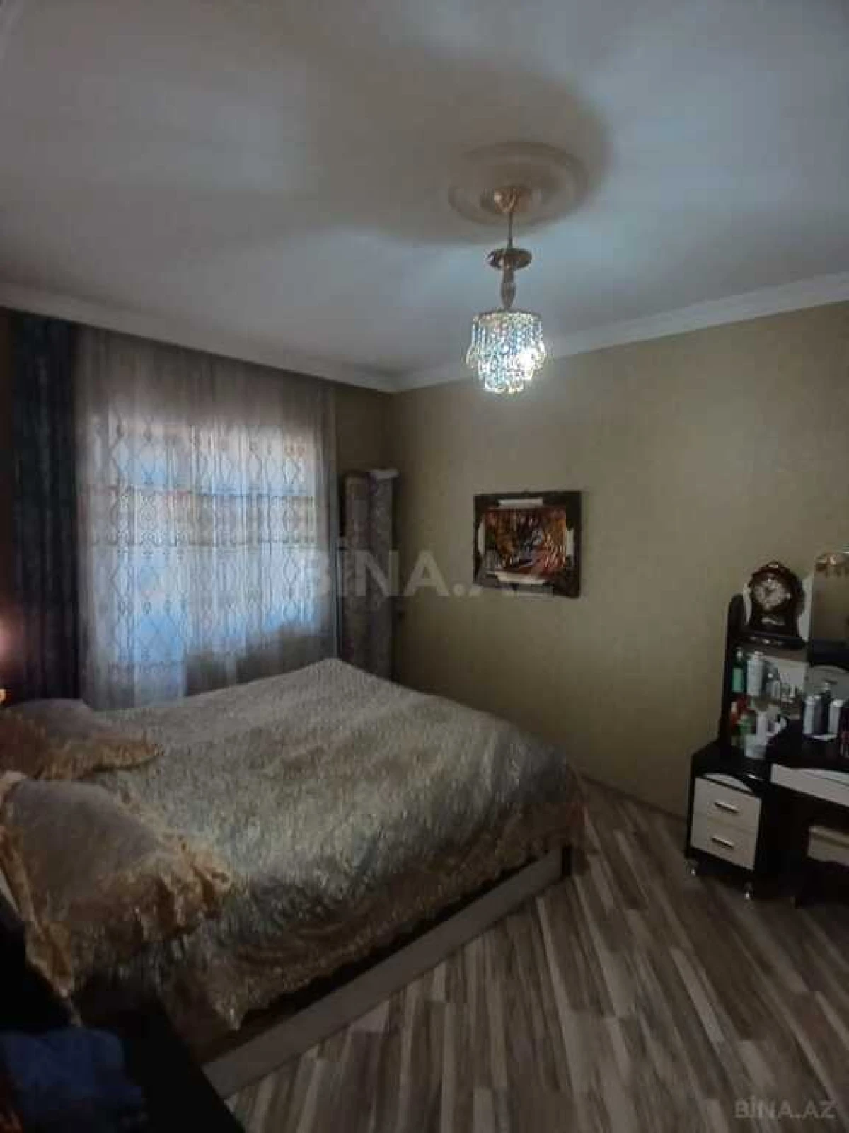 Satılır 5 otaqlı mənzil 130 m²