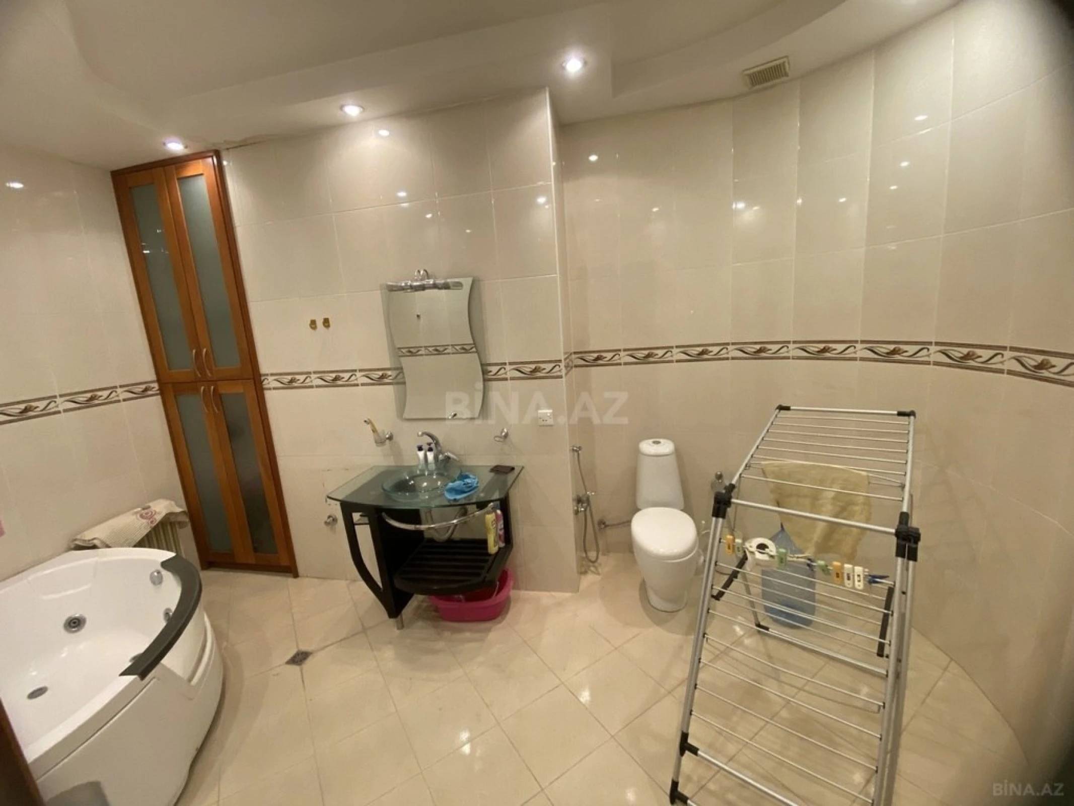 Satılır 4 otaqlı mənzil 200 m²