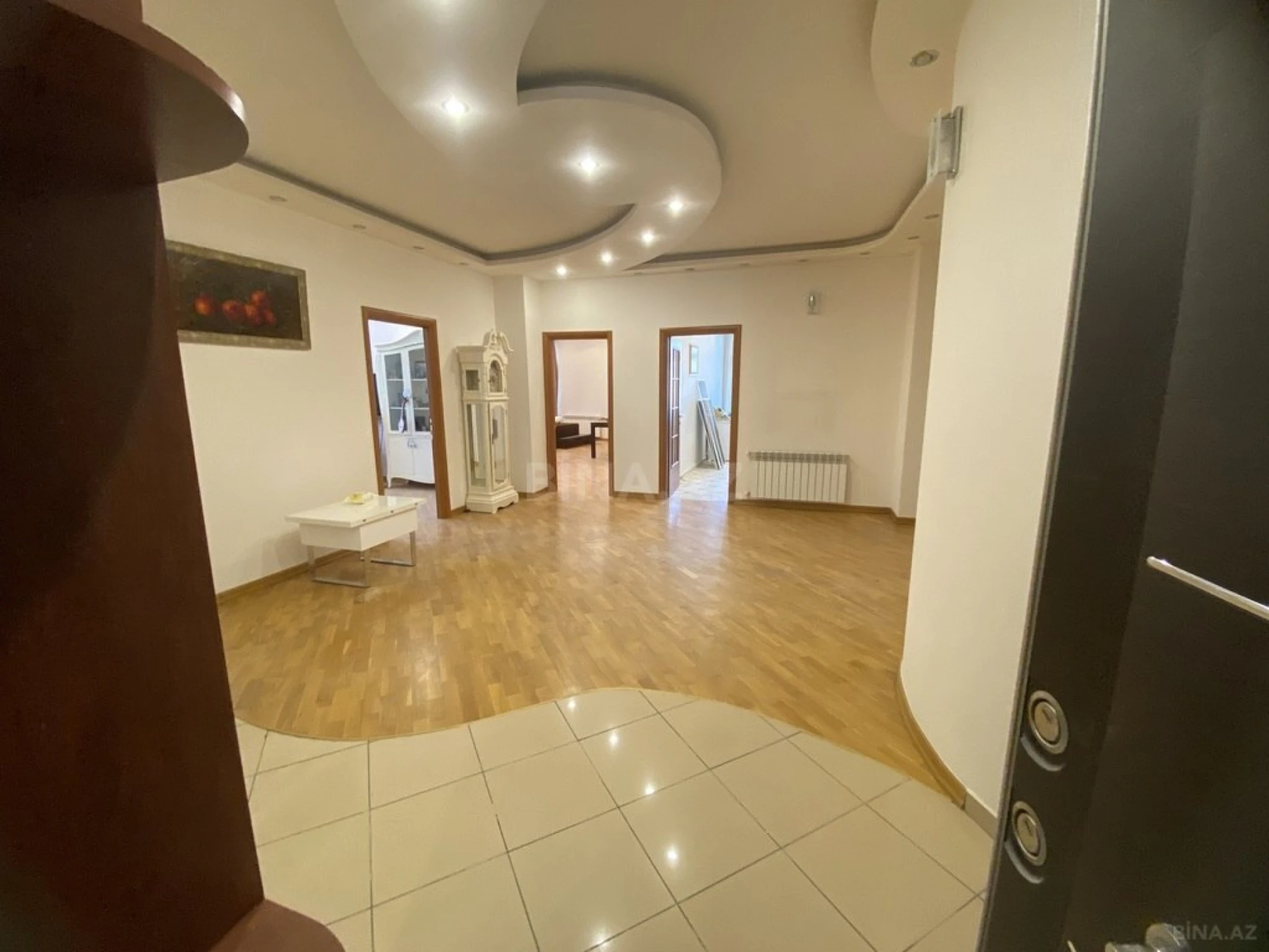 Satılır 4 otaqlı mənzil 200 m²