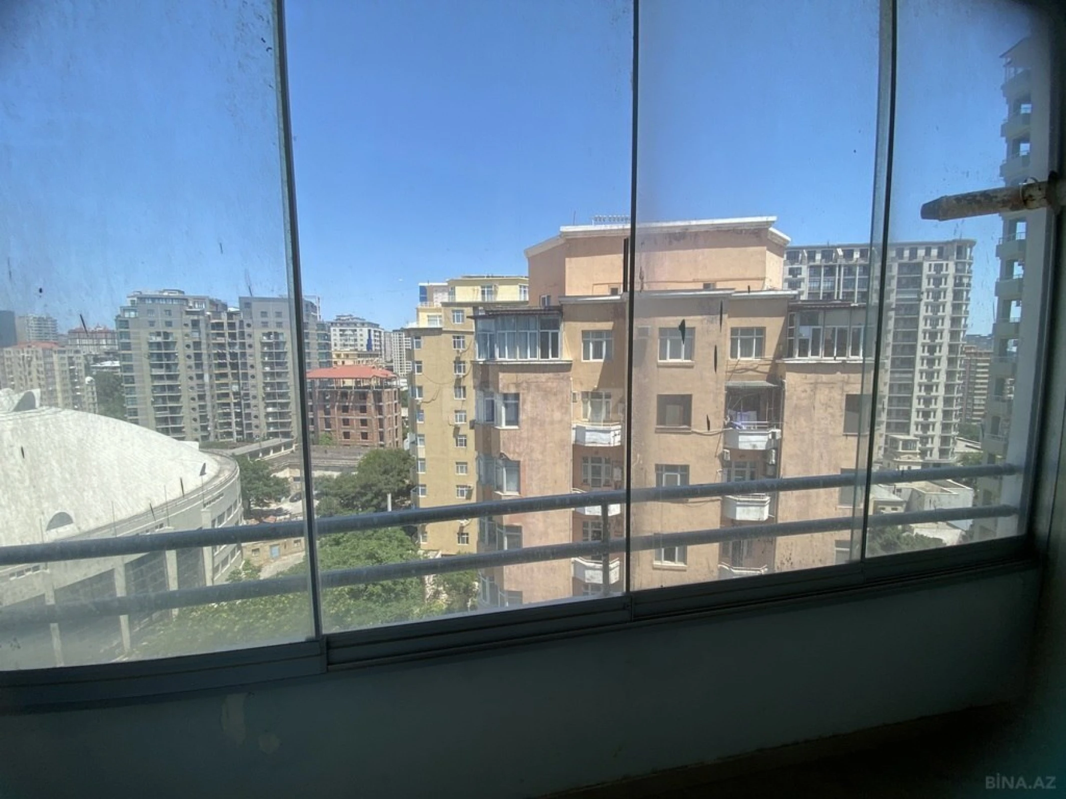 Satılır 4 otaqlı mənzil 200 m²