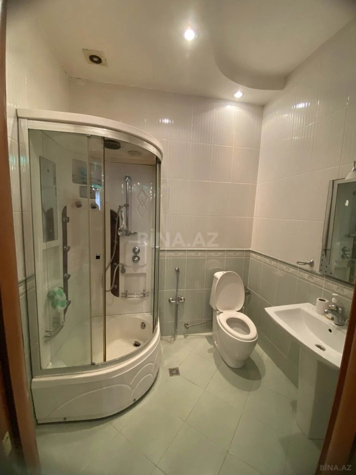 Satılır 4 otaqlı mənzil 200 m²