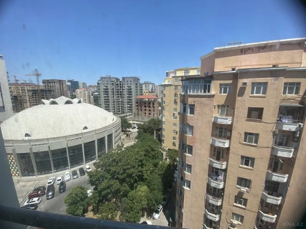 Satılır 4 otaqlı mənzil 200 m²