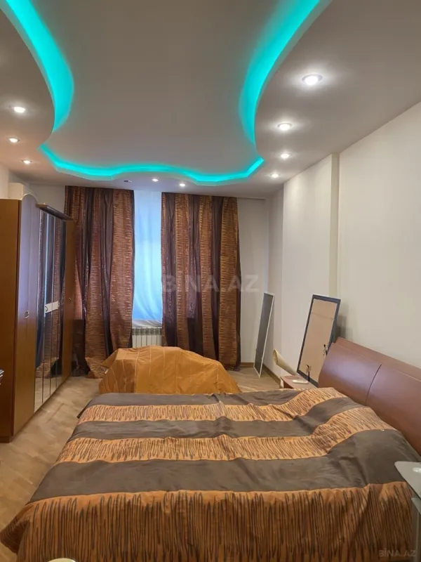 Satılır 4 otaqlı mənzil 200 m²