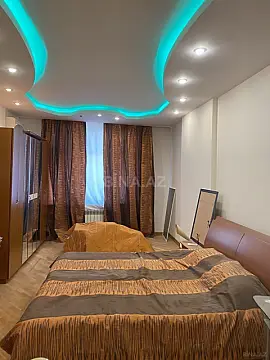 Satılır 4 otaqlı mənzil 200 m²