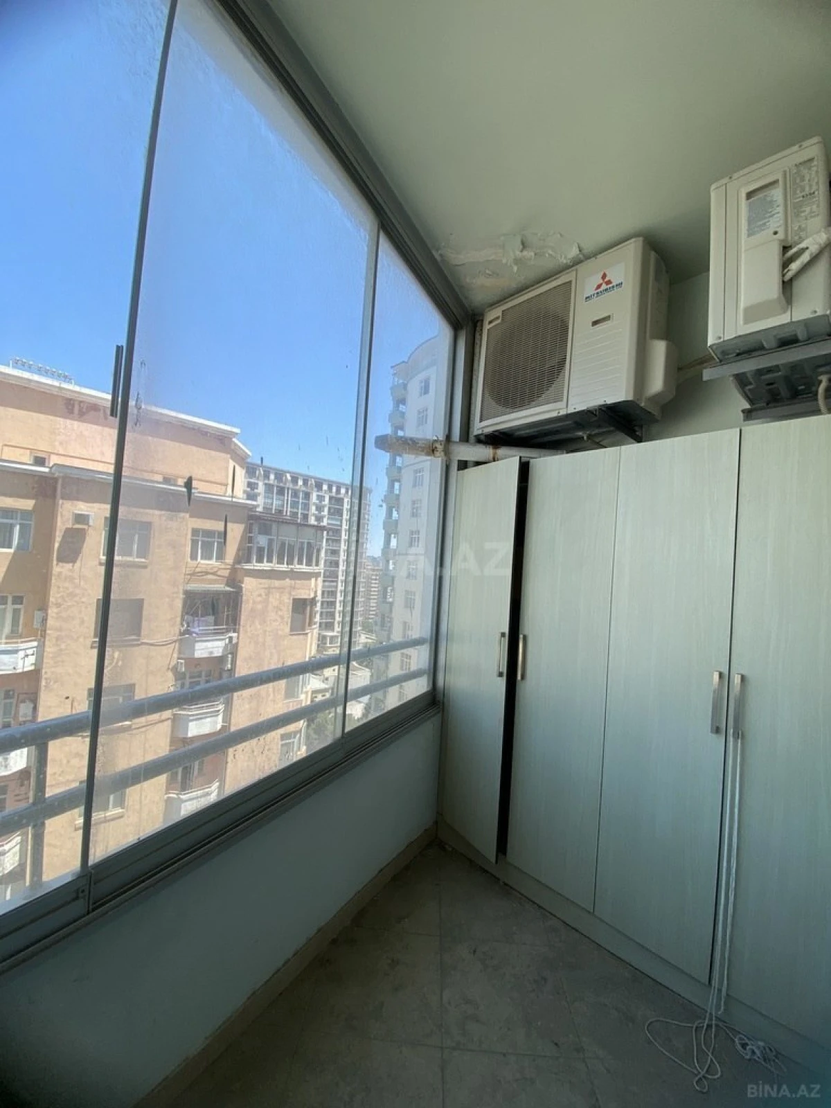 Satılır 4 otaqlı mənzil 200 m²