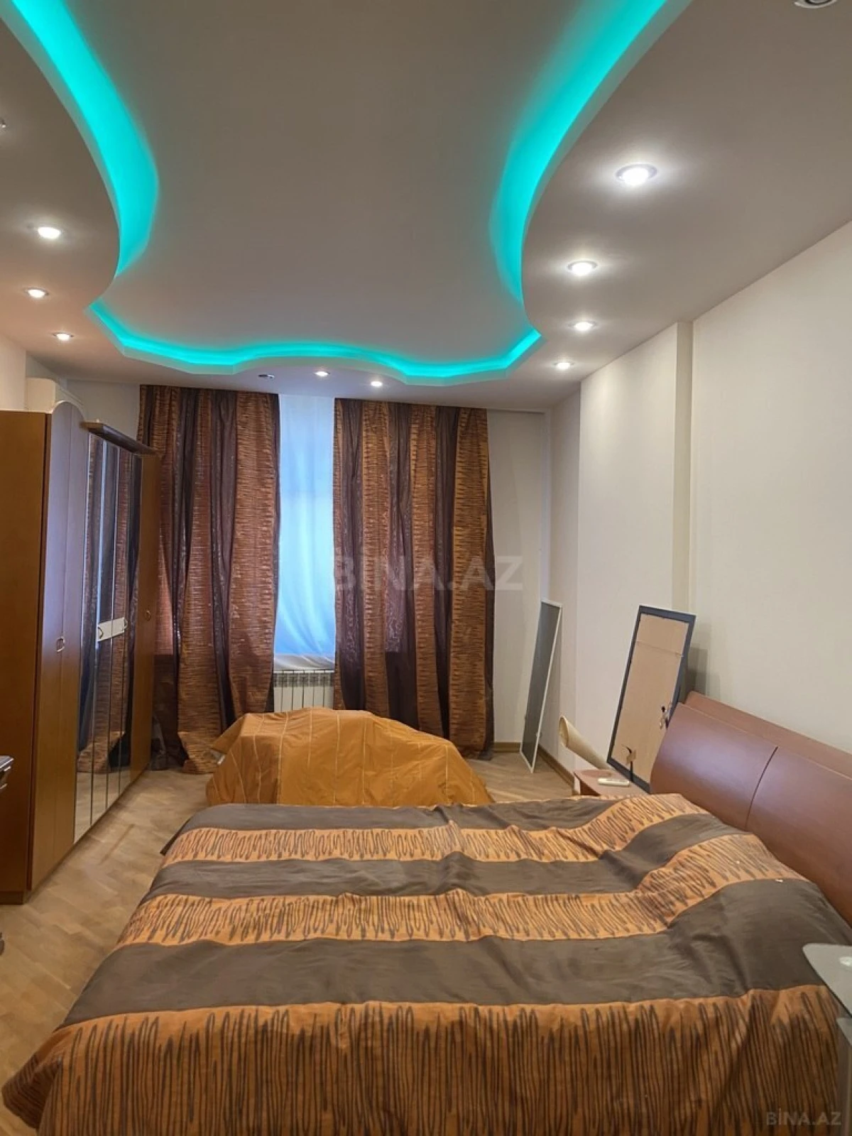 Satılır 4 otaqlı mənzil 200 m²