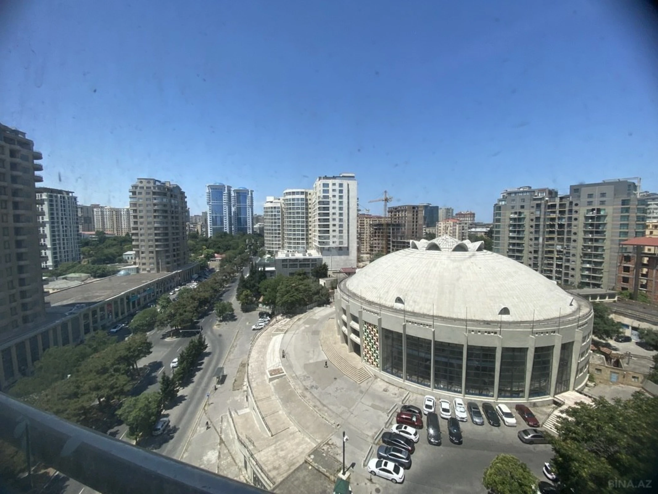 Satılır 4 otaqlı mənzil 200 m²