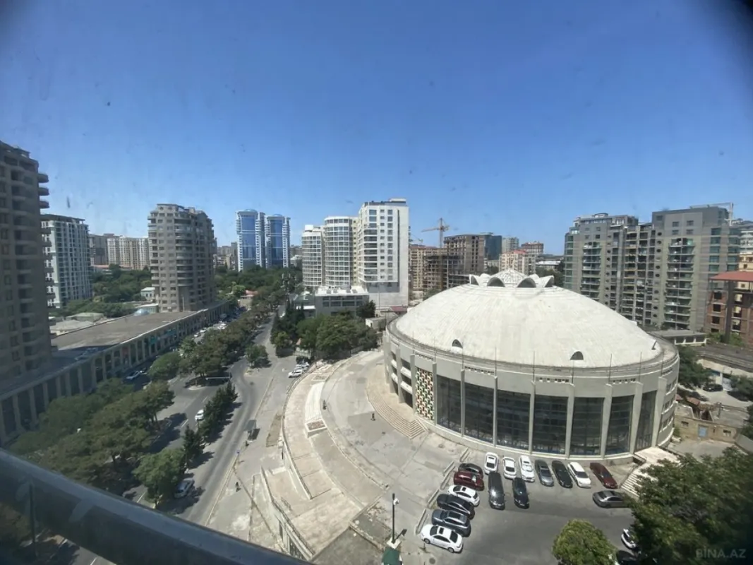 Satılır 4 otaqlı mənzil 200 m²