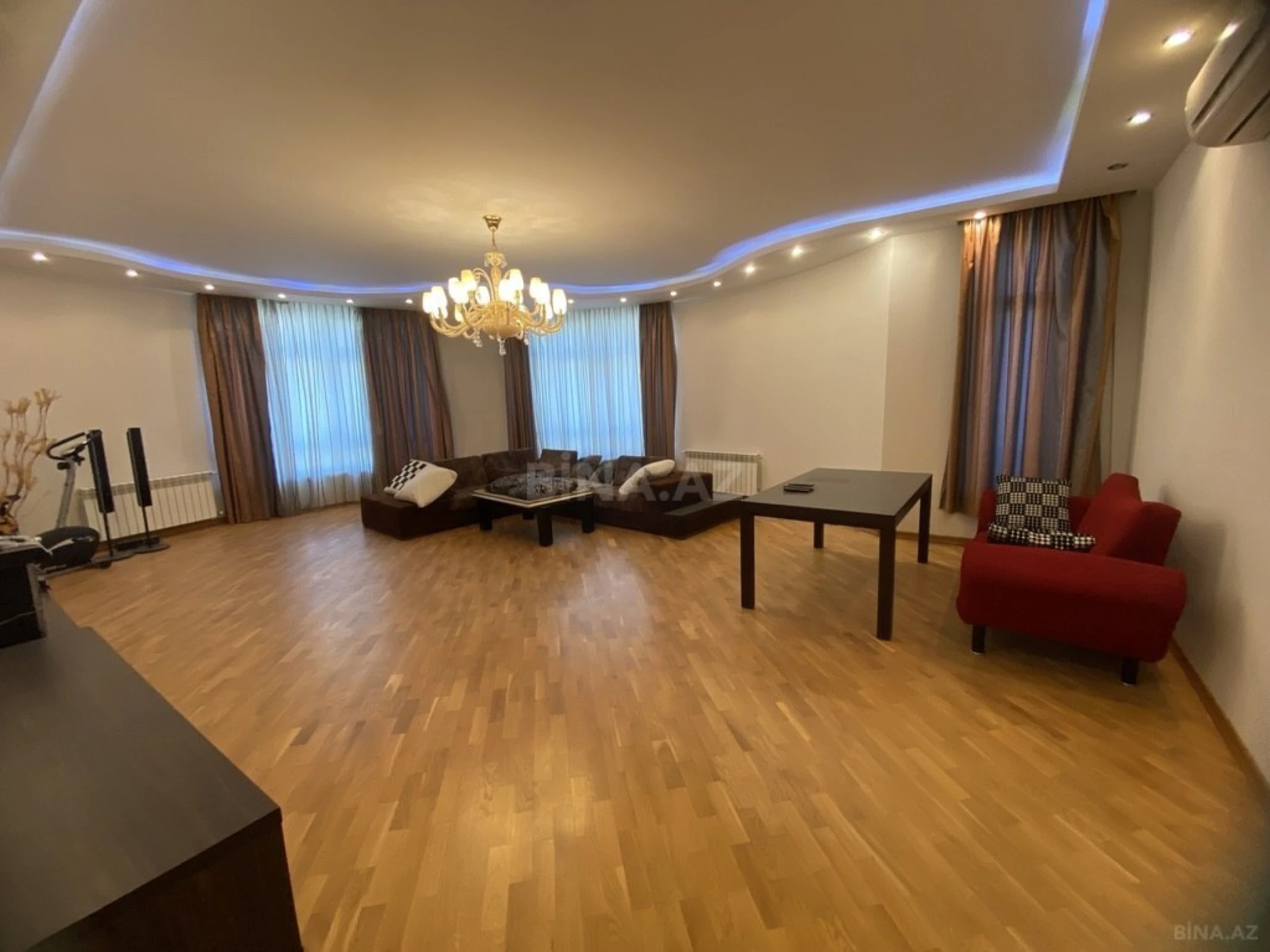 Satılır 4 otaqlı mənzil 200 m²