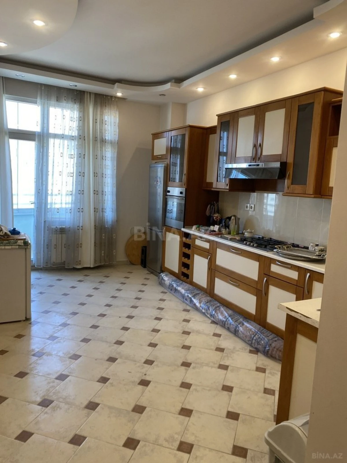 Satılır 4 otaqlı mənzil 200 m²