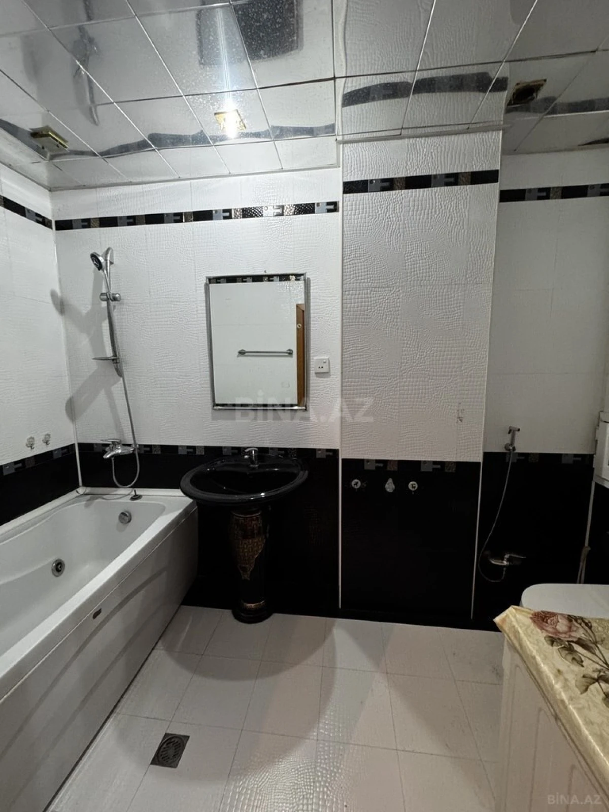 Kirayə verilir 2 otaqlı mənzil 70 m²