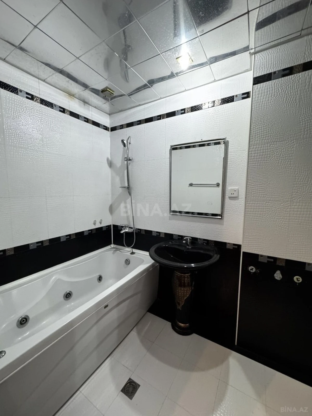 Kirayə verilir 2 otaqlı mənzil 70 m²