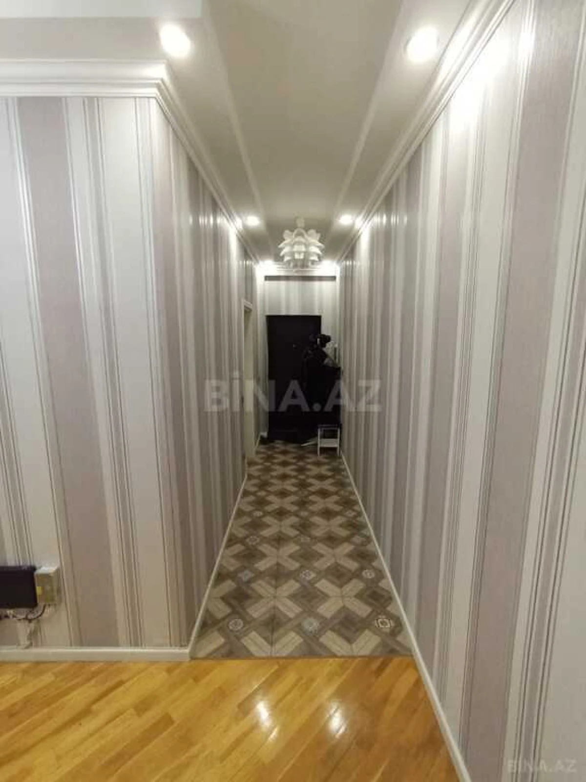 Satılır 4 otaqlı mənzil 160 m²