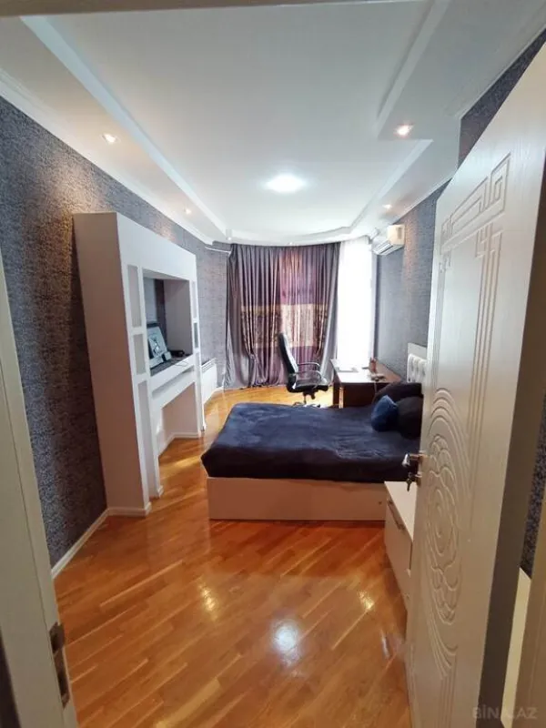Satılır 4 otaqlı mənzil 160 m²