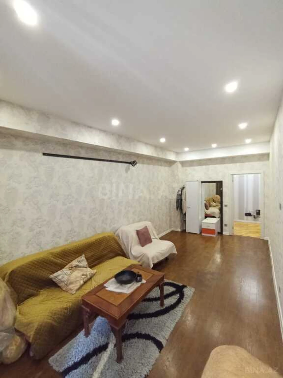 Satılır 4 otaqlı mənzil 160 m²