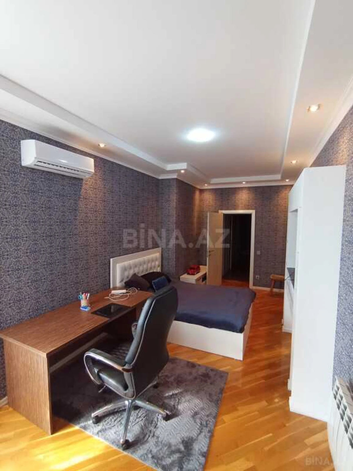 Satılır 4 otaqlı mənzil 160 m²