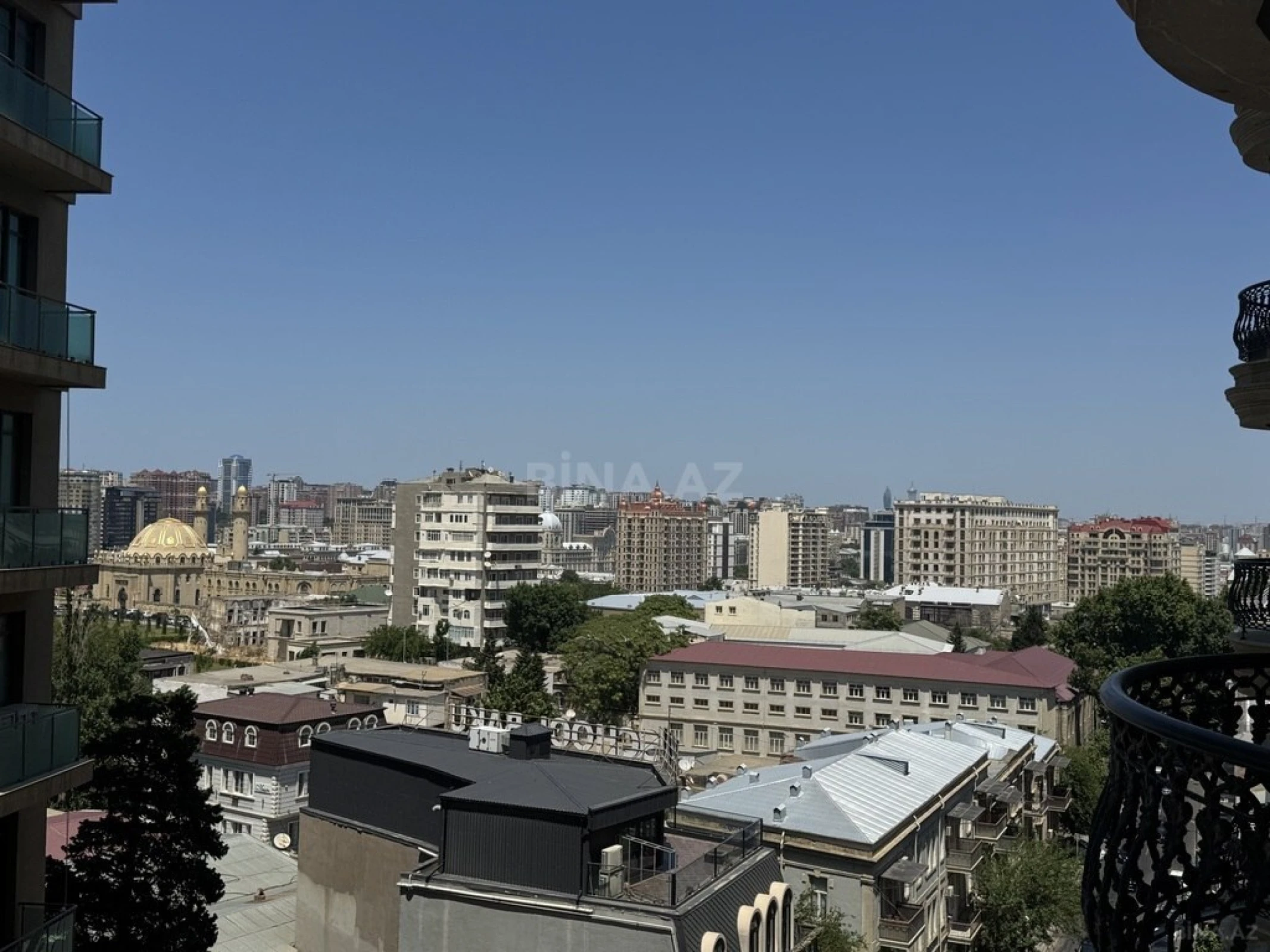 Satılır 5 otaqlı mənzil 281 m²