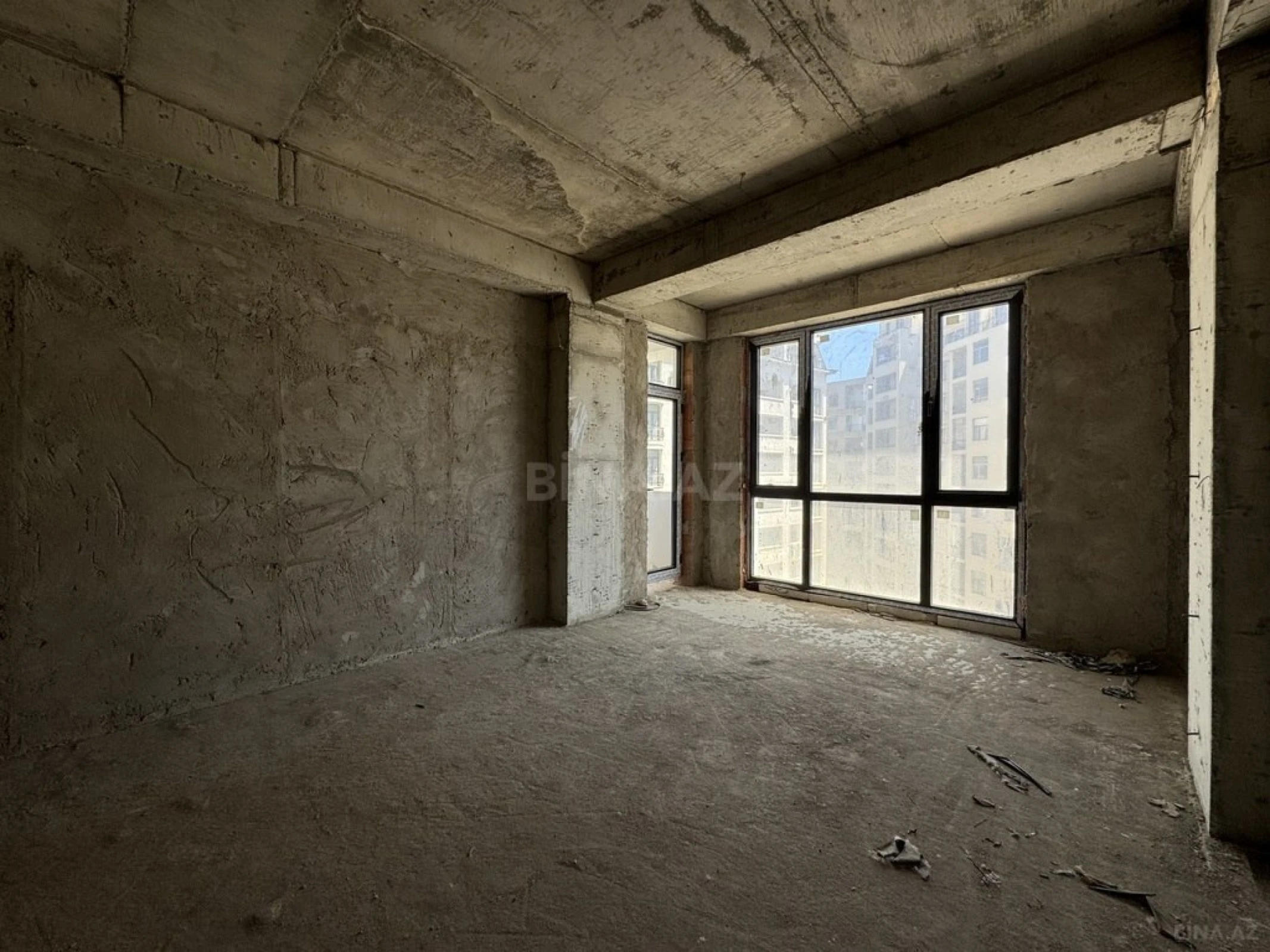 Satılır 5 otaqlı mənzil 281 m²