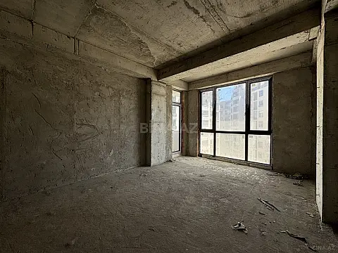 Satılır 5 otaqlı mənzil 281 m²