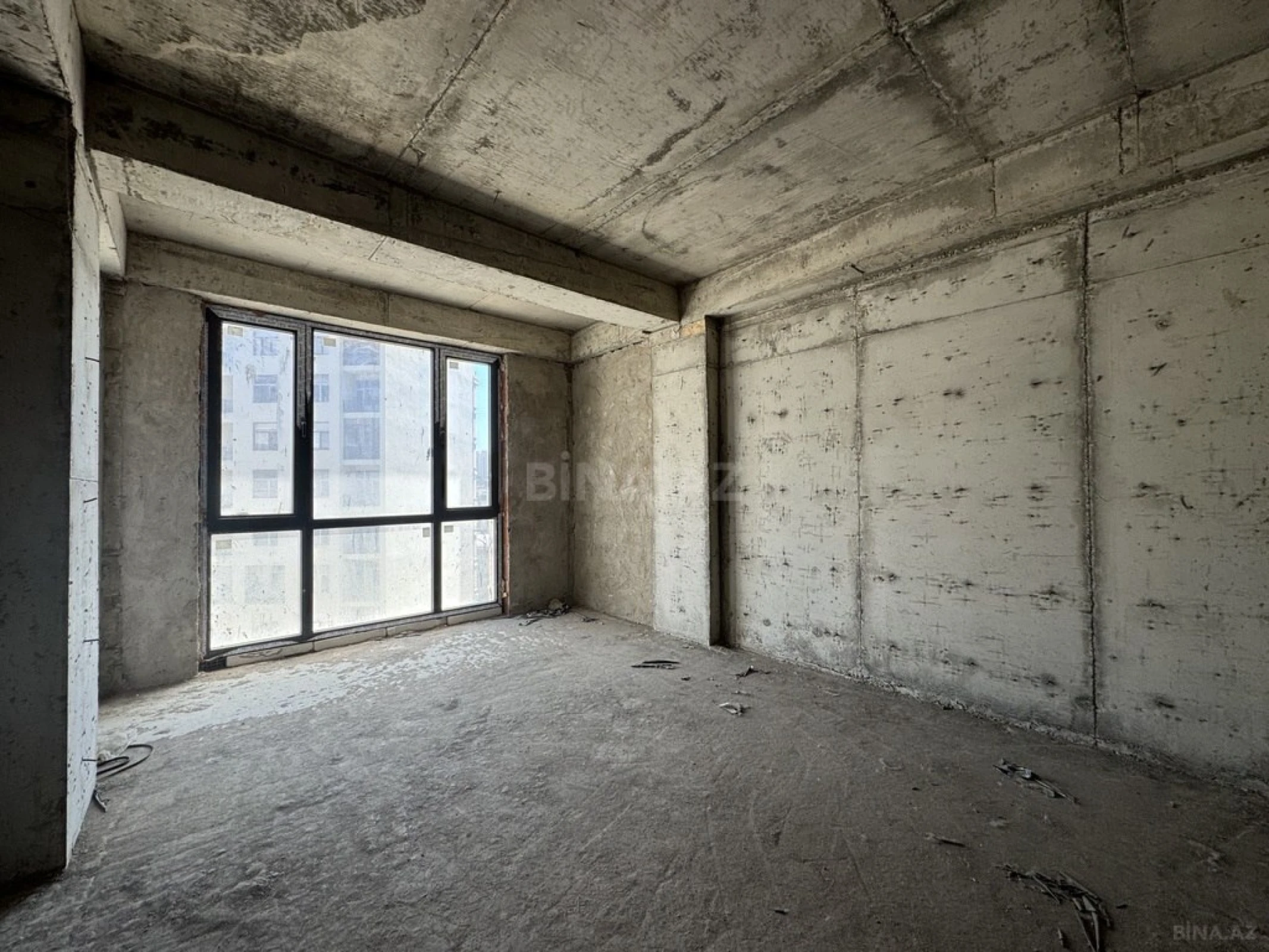 Satılır 5 otaqlı mənzil 281 m²